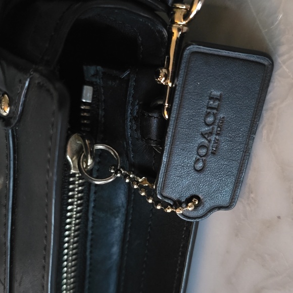 Coach black leather embossed small crossbody gold detail - Picture 9 of 13